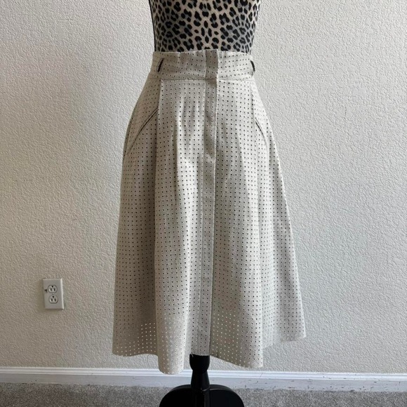 Zara Dresses & Skirts - Zara cream pleated skirt